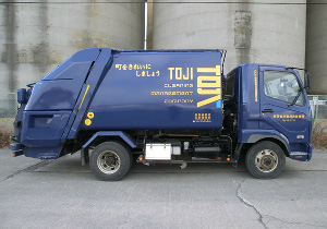 写真:プレス式塵芥車(4トン車)