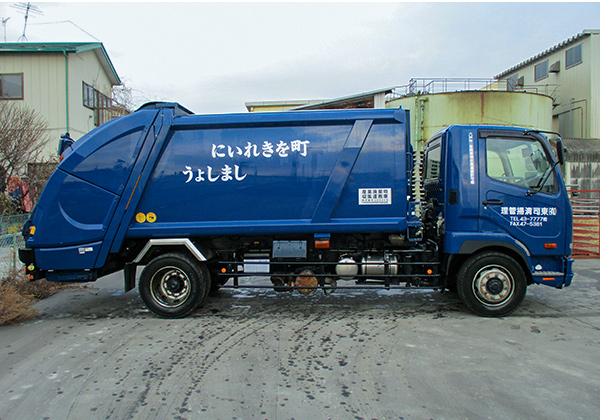 写真:プレス式塵芥車(増トン車)